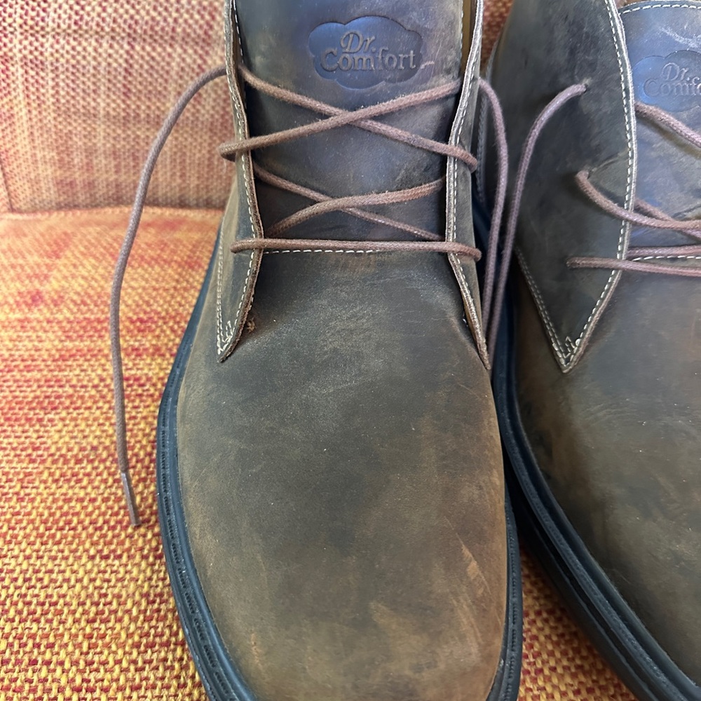 Brown Suede Chukka Boots with Rubber Sole
